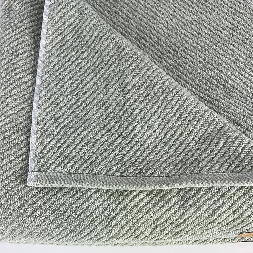 Ecoexistence Bath Towel Set Green Textured Zero Twist Loops Set of 2 NEW